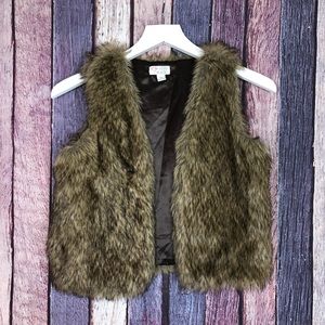 The Children’s Place Faux Fur Winter Open Vest XL